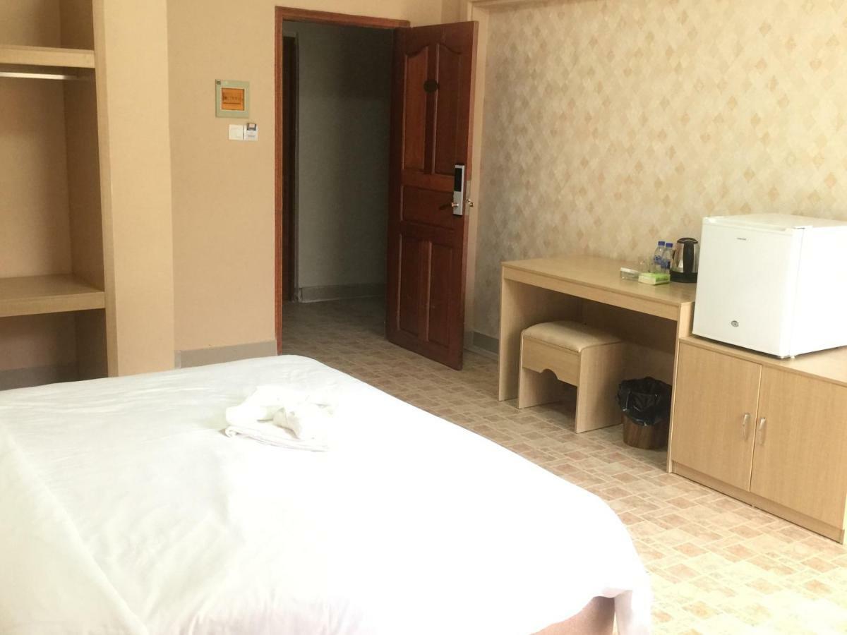 Golden Rooster Hotel シアヌークビル エクステリア 写真